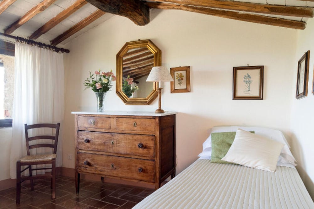 House in Tuscany Near Castello di Montozzi view 4