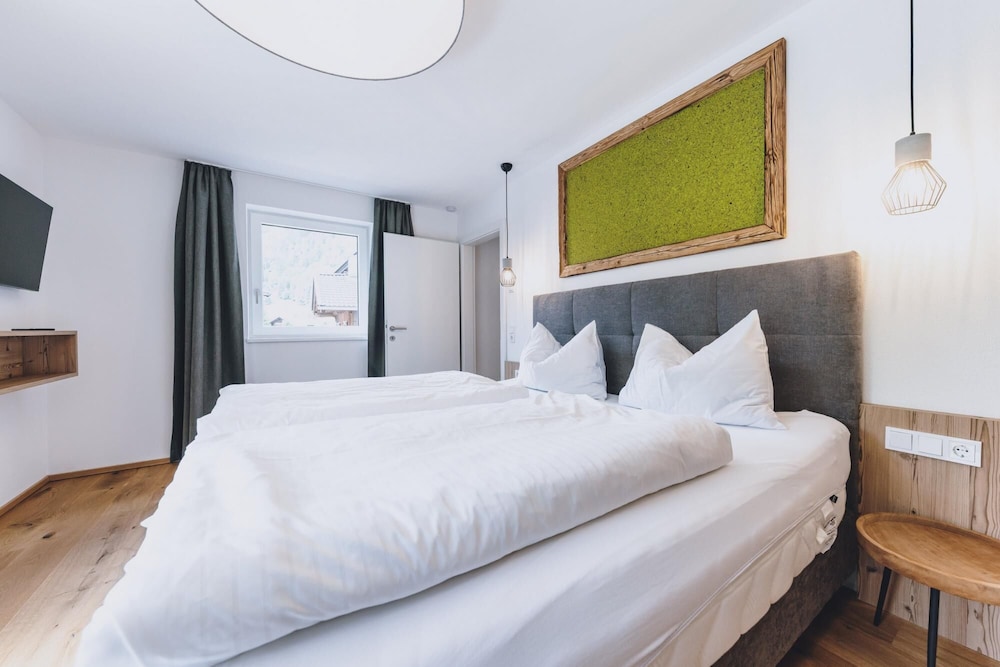 M1 - Balcony Apartment 4