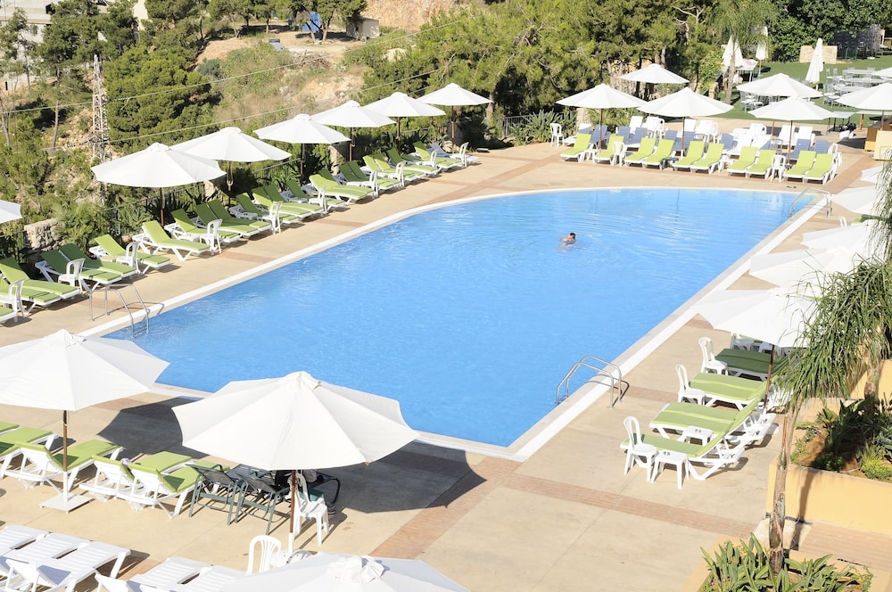 Country Lodge Hotel & Resort