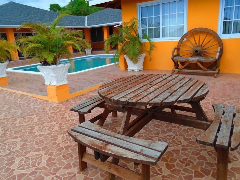 PALM TREE VILLAS view 2