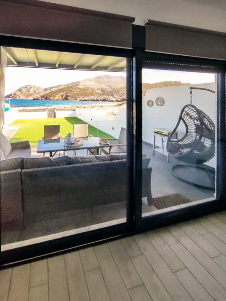 Marilous House - Skyros Beachfront Getaway