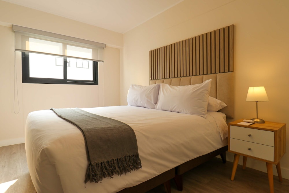 w Stylish 1BR w Balcony in Trendy Barranco