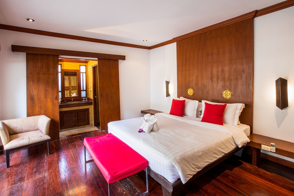 Pao Jin Poon Beach Front Villa