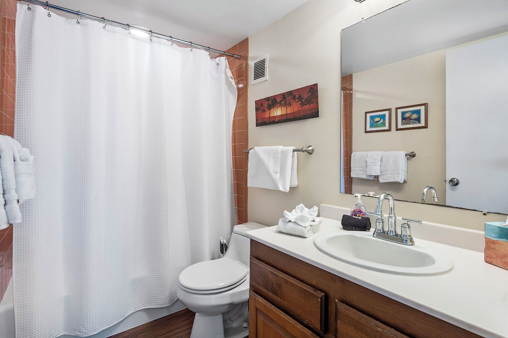 End Unit Oceanview Condo - Pool - Sauna & Tennis! - Vrkcv