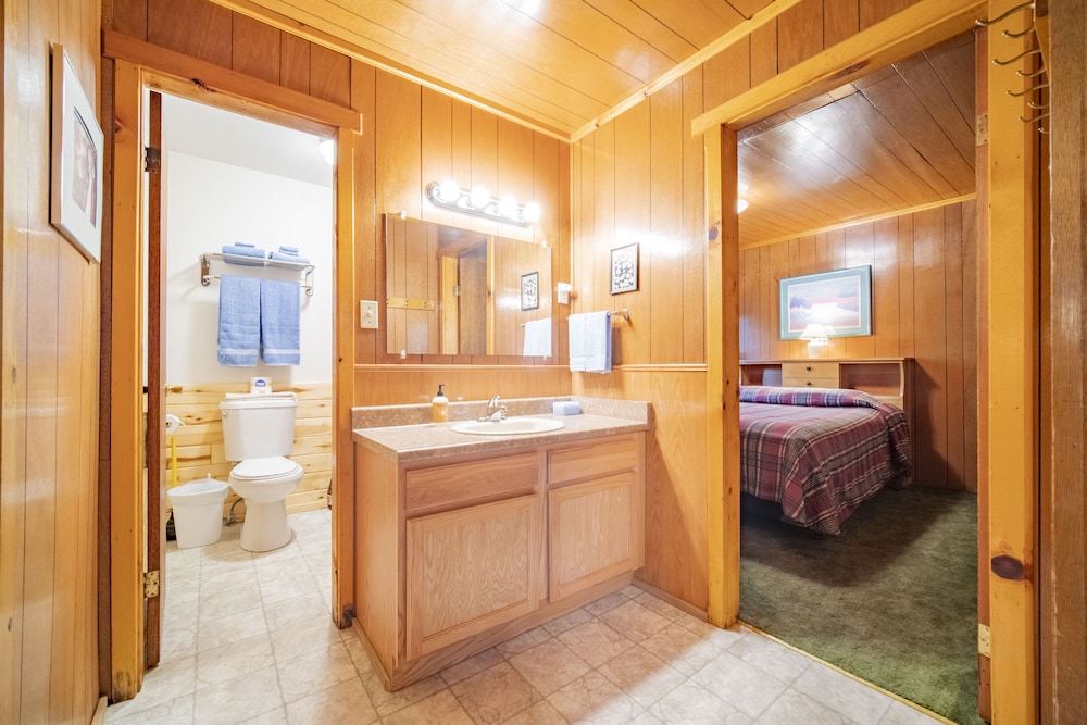 Bear Paw Lodge