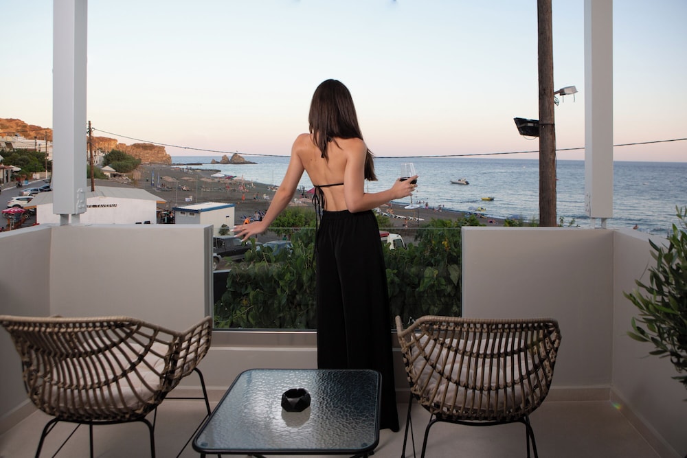 Armonia Seaview Suites