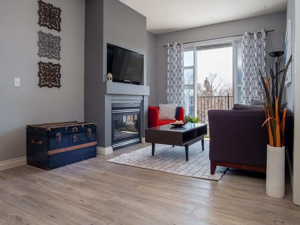Comfy Home Office Condo w Parking Balcony Coffee-0