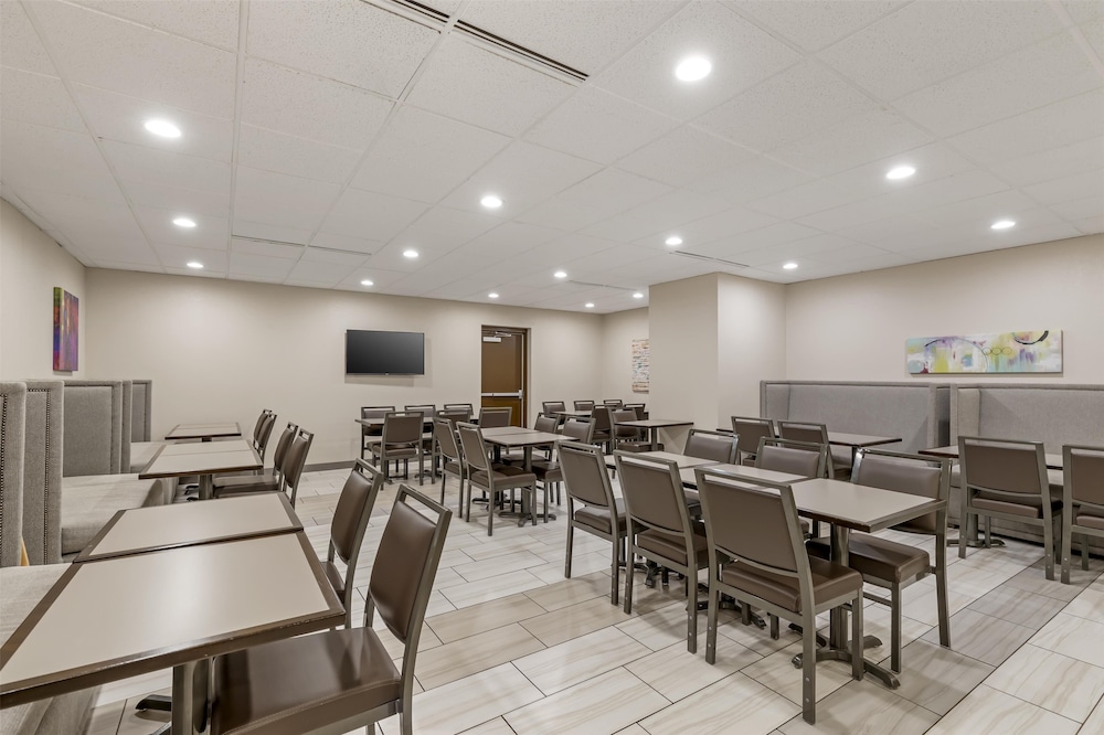 Executive Residency By Best Western Waterloo & Cedar Falls