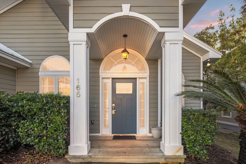 Sugar Sand Retreat 3-bed, 2-bath Beach Getaway With Private Pool, Sleeps 8!