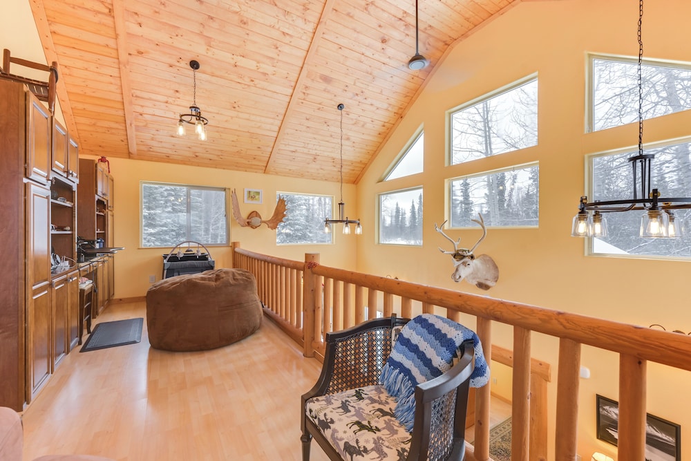 5 Mi to Kasilof River: Forest-view Retreat w/ Deck
