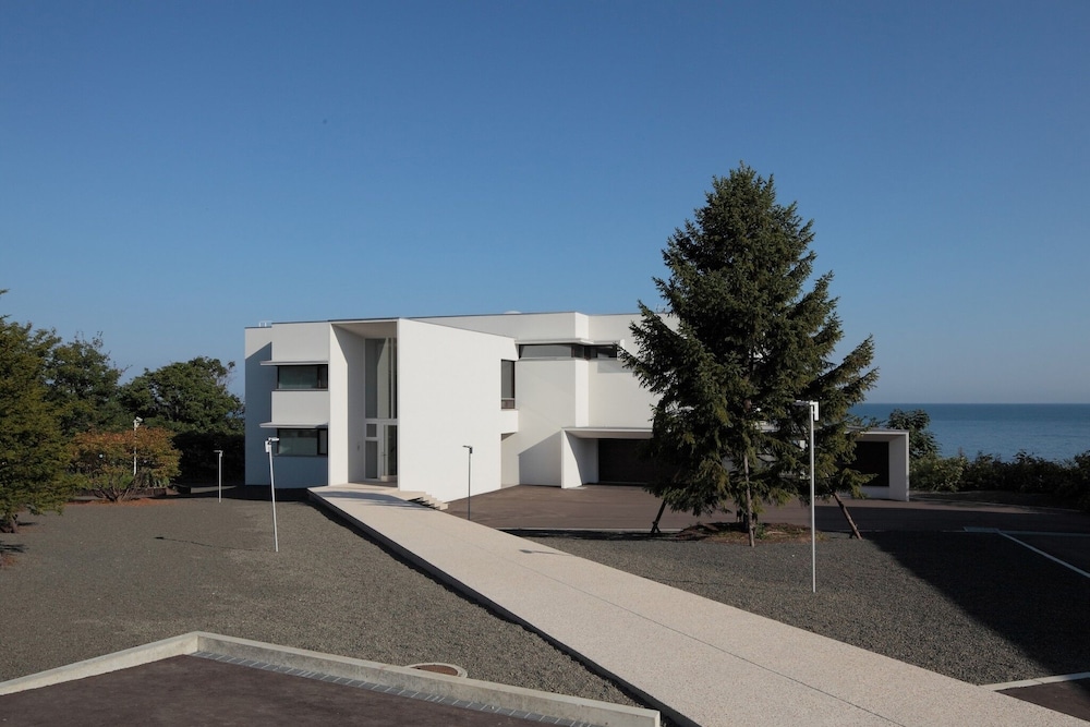 VILLA ORCHID