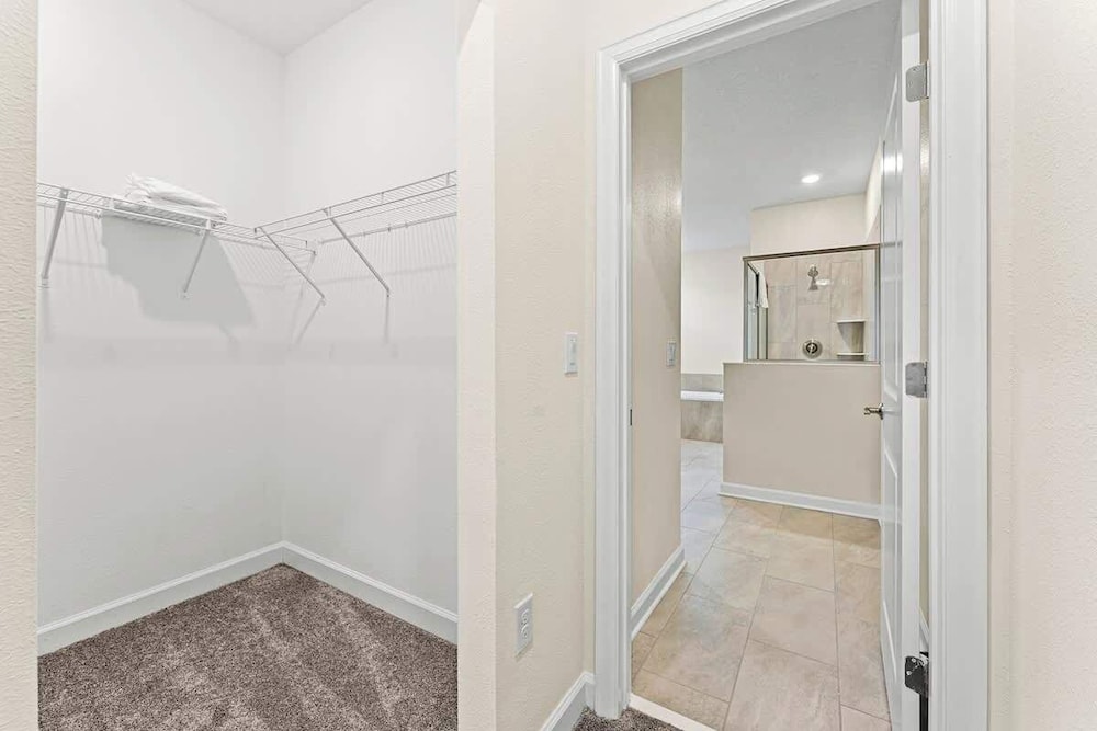 Sophisticated 6BR at Storey Lake