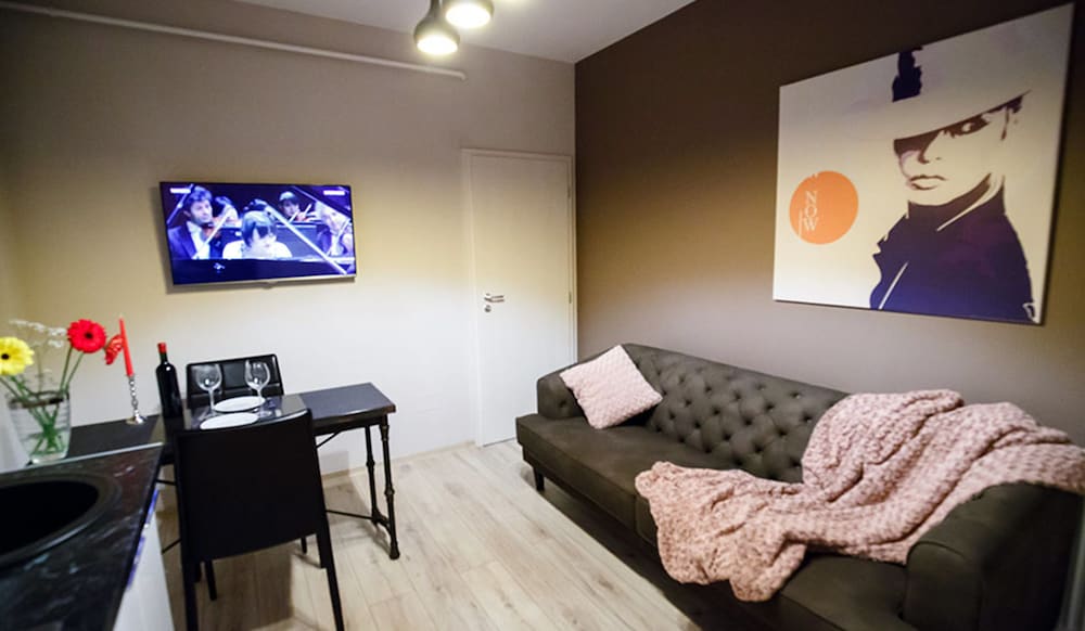 Metropolitan Iassium Luxury Suites