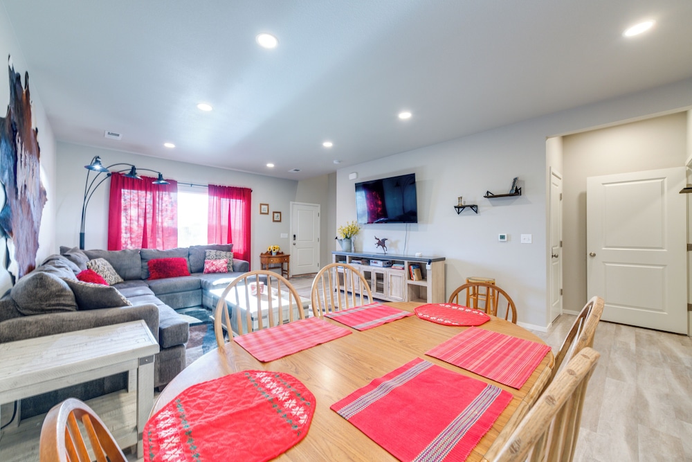 11 Mi to Fort Collins: Wellington Retreat w/ Patio