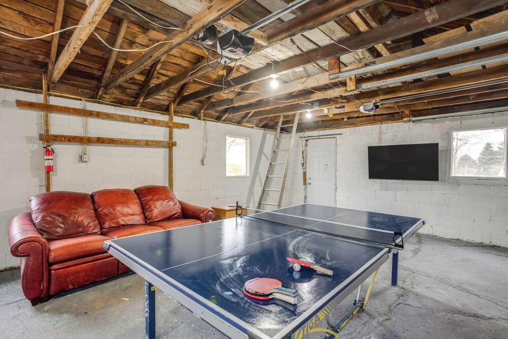Rural Retreat Near Golf Courses in Ottawa Lake!