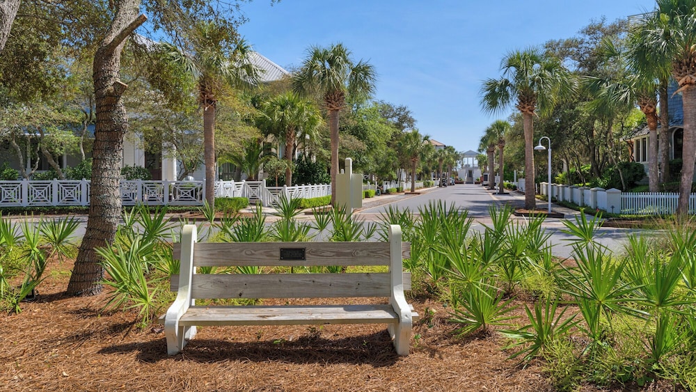 Lakefront Haven in Carillon Beach