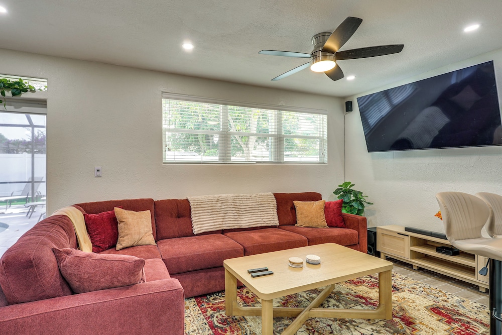 Backyard Oasis: Fort Lauderdale Home Near Beach