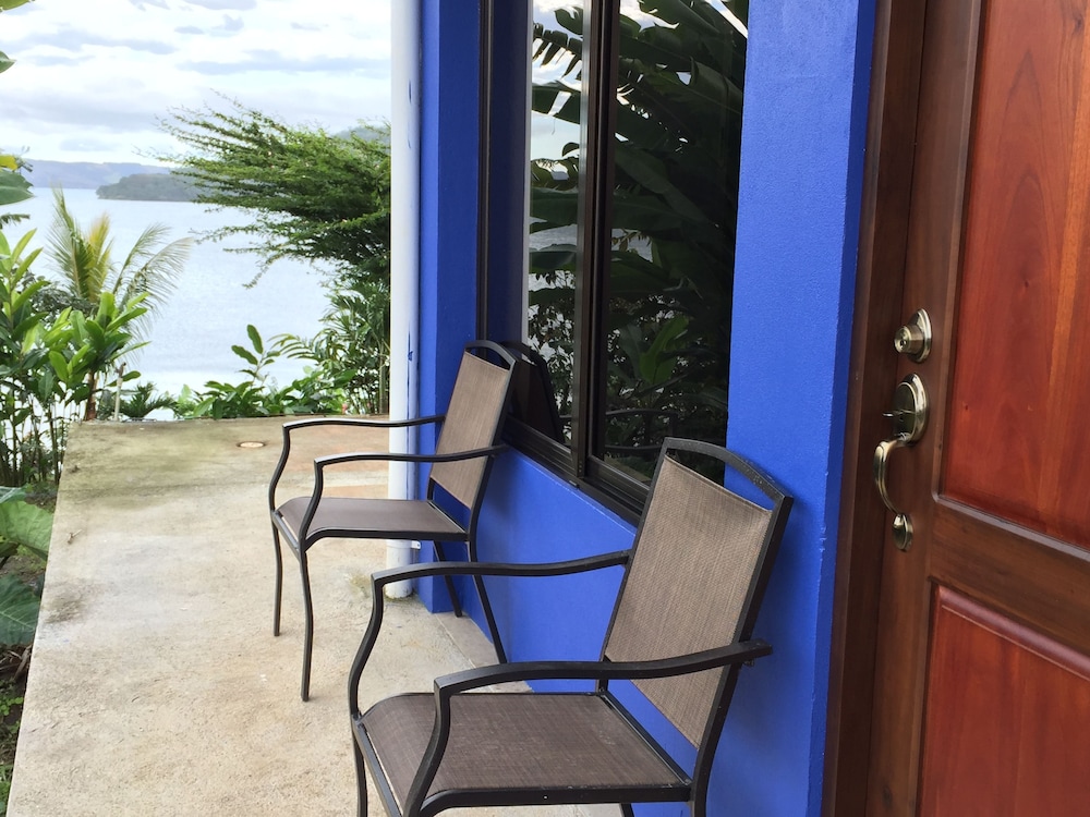 BlueBay Bugenvil Lake Lodge