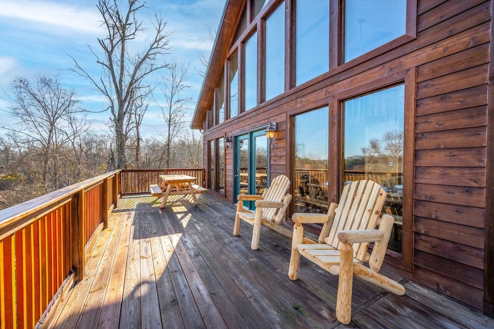 Dog Friendly Views Hot Tub Close to PF Gsmnp