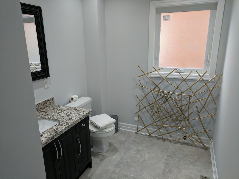 QuickStay - Beautiful 5bdrm House in Vaughan