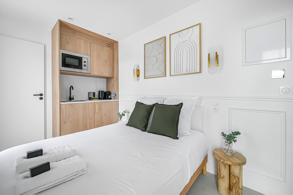 JIJI Suites