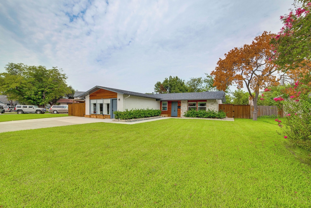 Spacious Family Home, 5 Mi to Galleria Dallas!