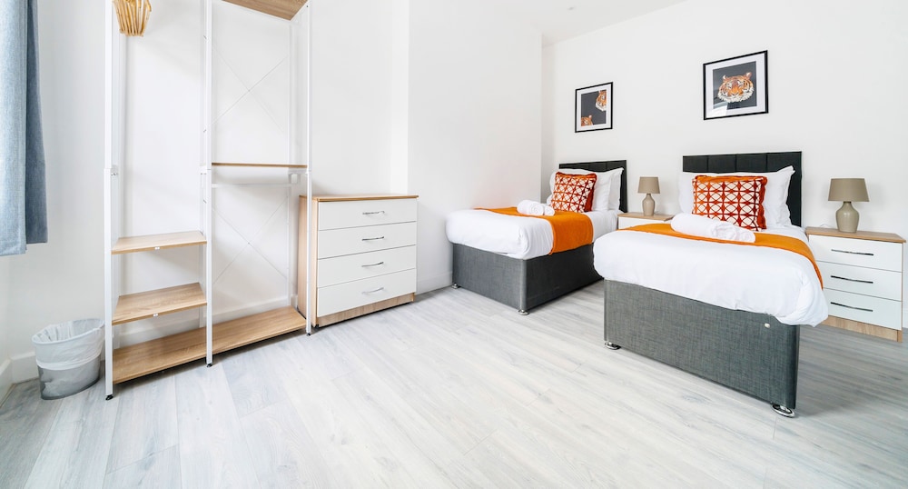 Modern Town Center Apartments Aldershot