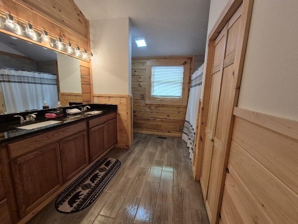 Misty Mountain Getaway - 2 bedroom 2 Cabin