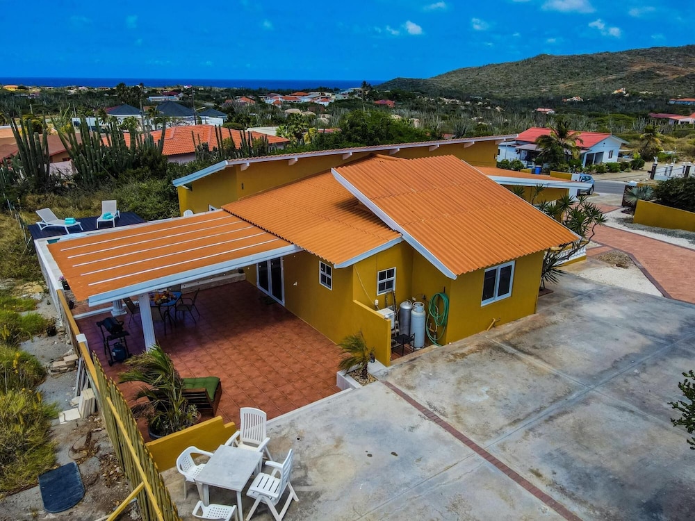 3BR Filled by Nature w Private Pool Ocean View