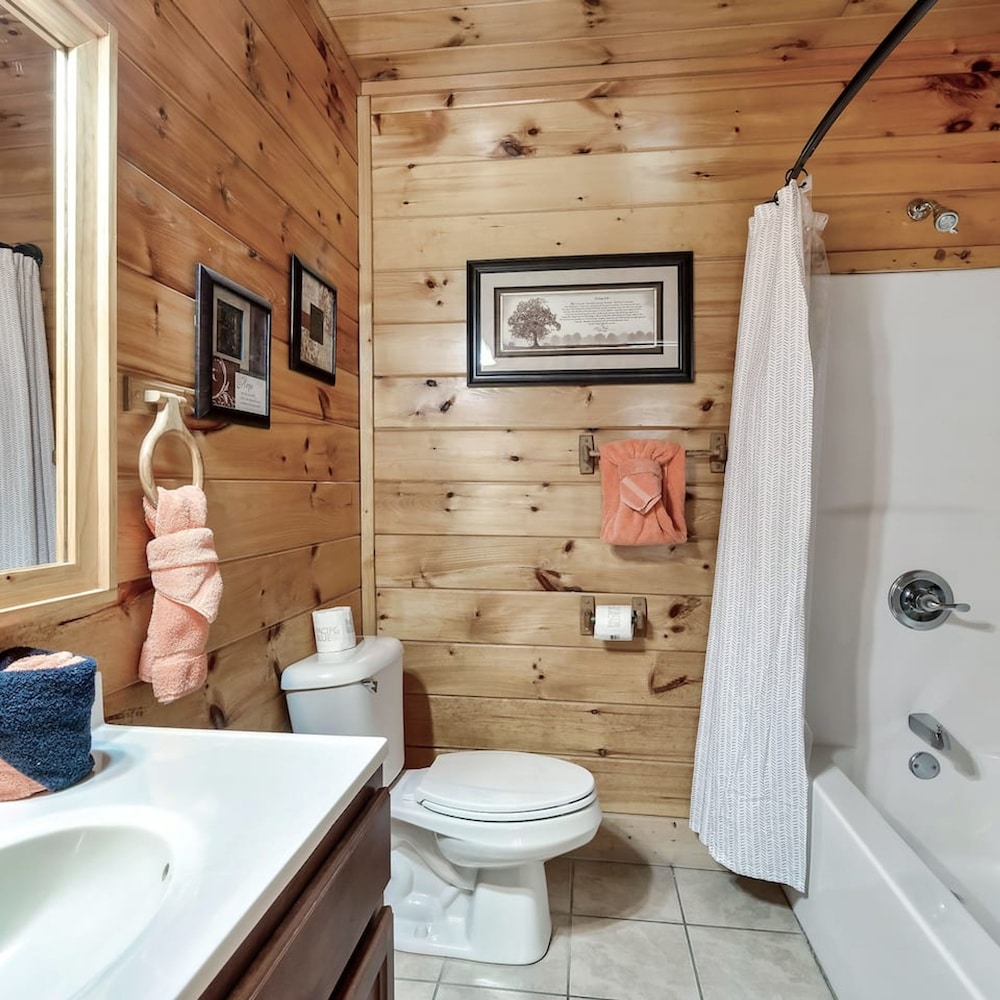 Yurt I Game Room Hot Tub I Sleeps 8 I 2BR 2BA