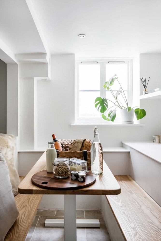 Central Georgian Townhouse With Free Parking