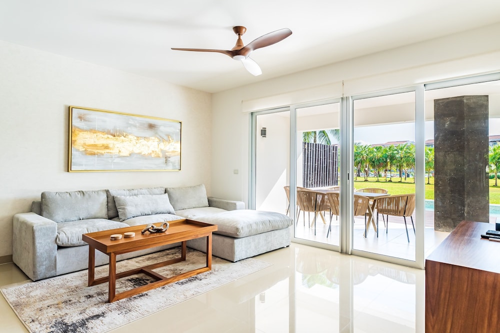Casa Bellisima ! 2 bedroom swim up 2 Apts by RedAwning