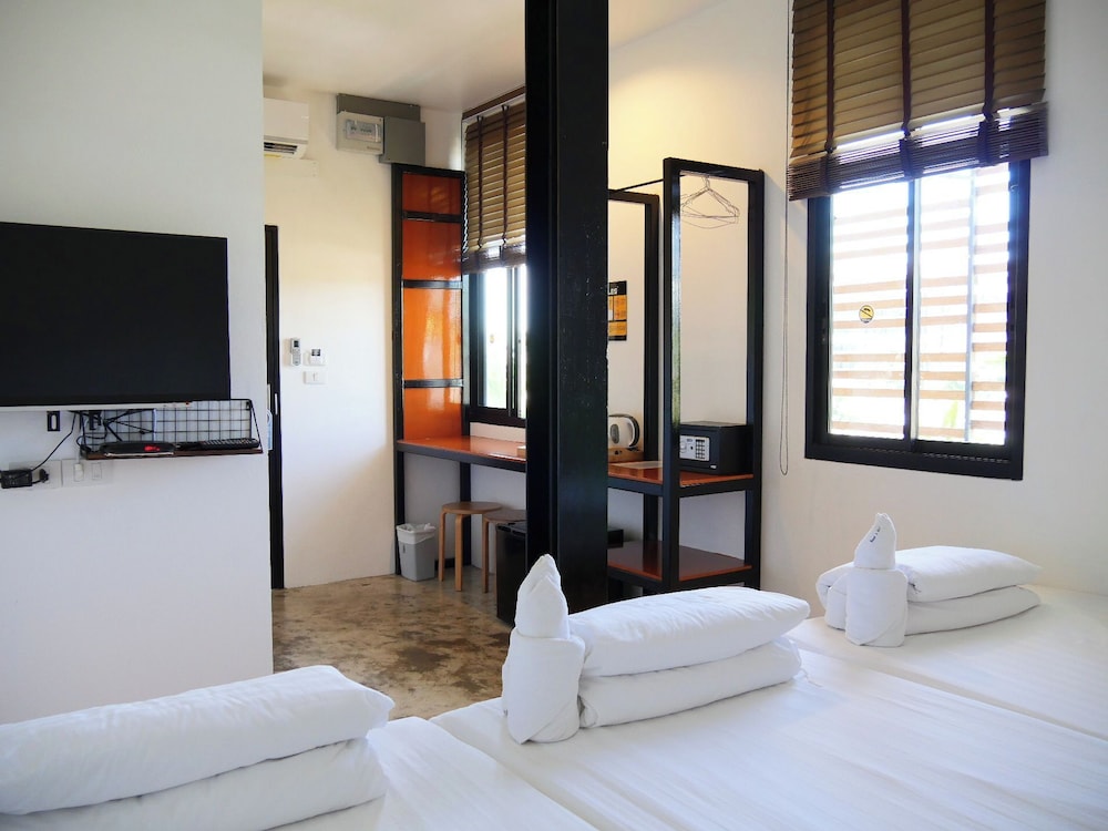 Book a Bed Poshtel - Hostel
