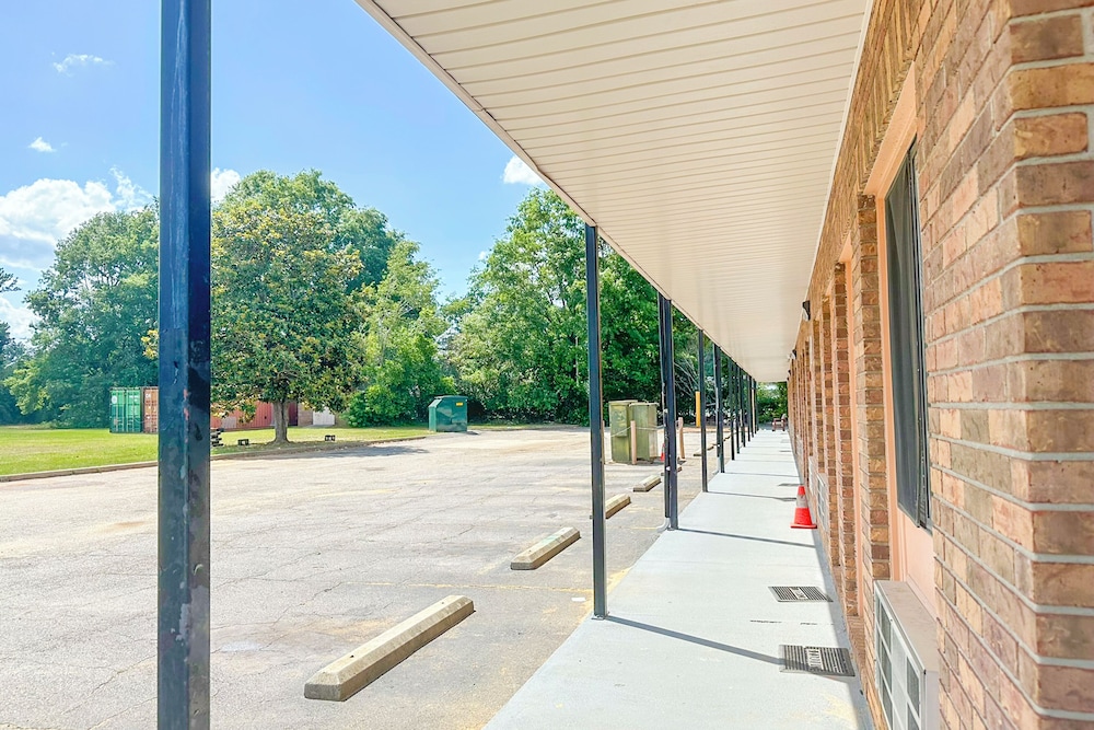 Louisville Inn By Oyo Louisville Municipal Airport