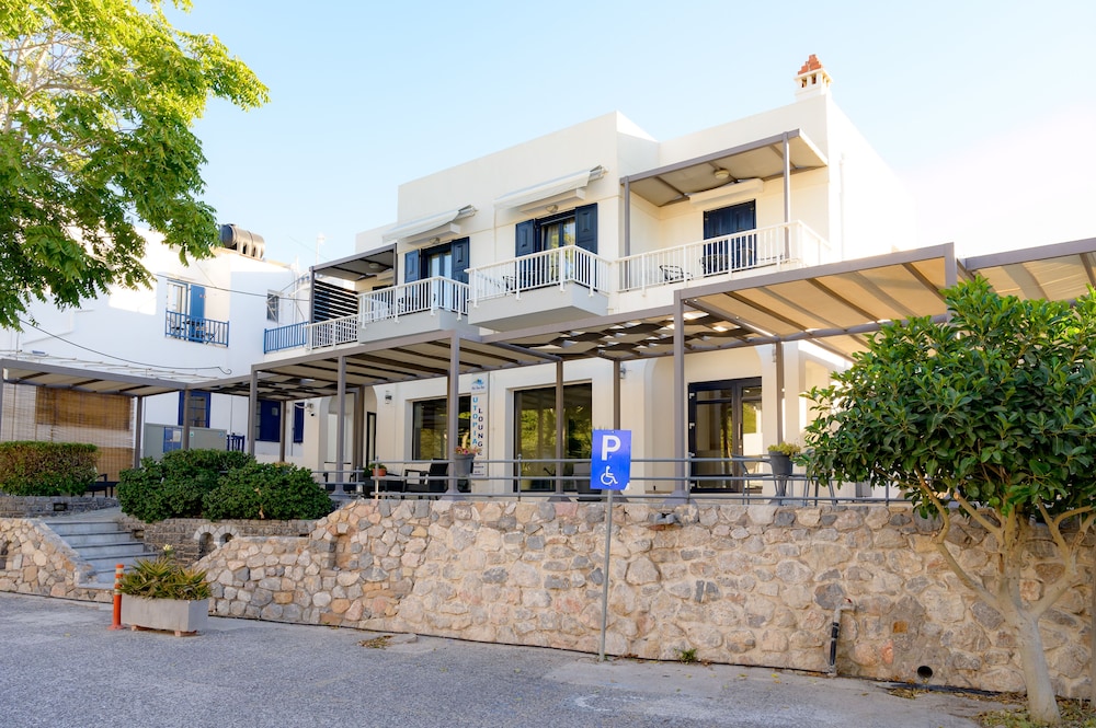 Ilioxenia Studio & Apartments
