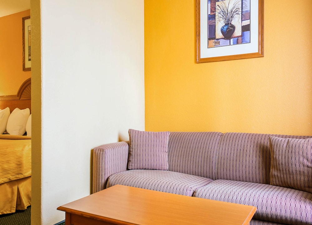Franklin Vacations - Quality Inn  Suites Franklin - Property Image 8
