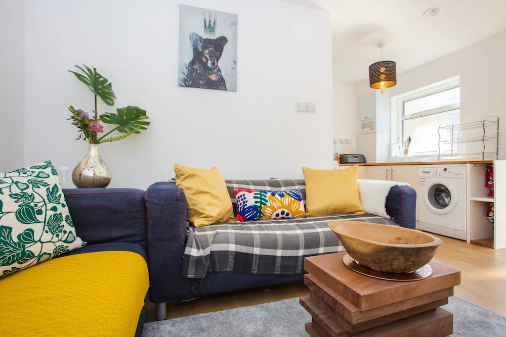 Stylish 4BD House With Private Garden - Stratford