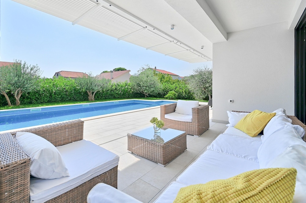 5-bedroom Villa Near Split With Pool