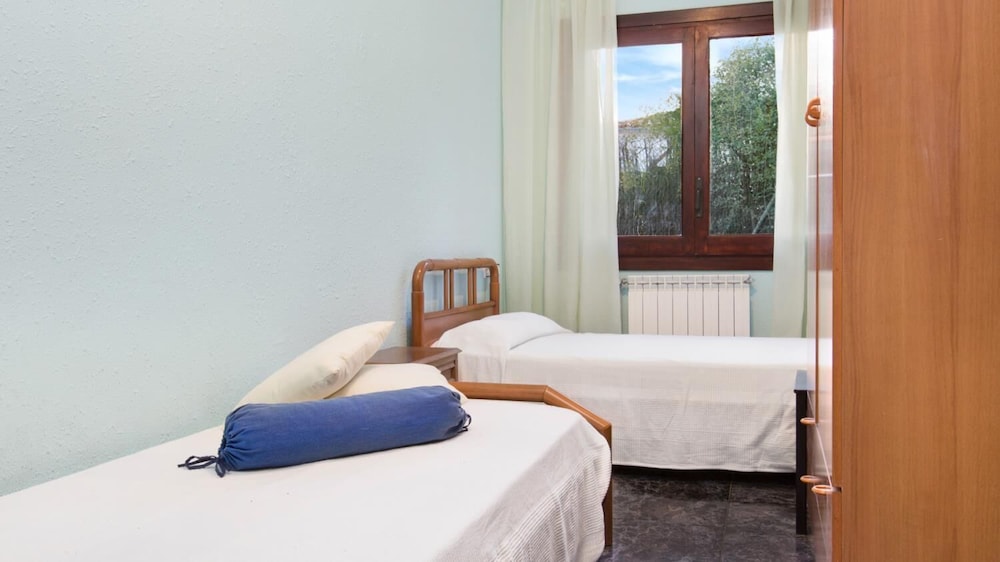 Vila Maer in Blanes With 5 Bedrooms and 2 Bathrooms