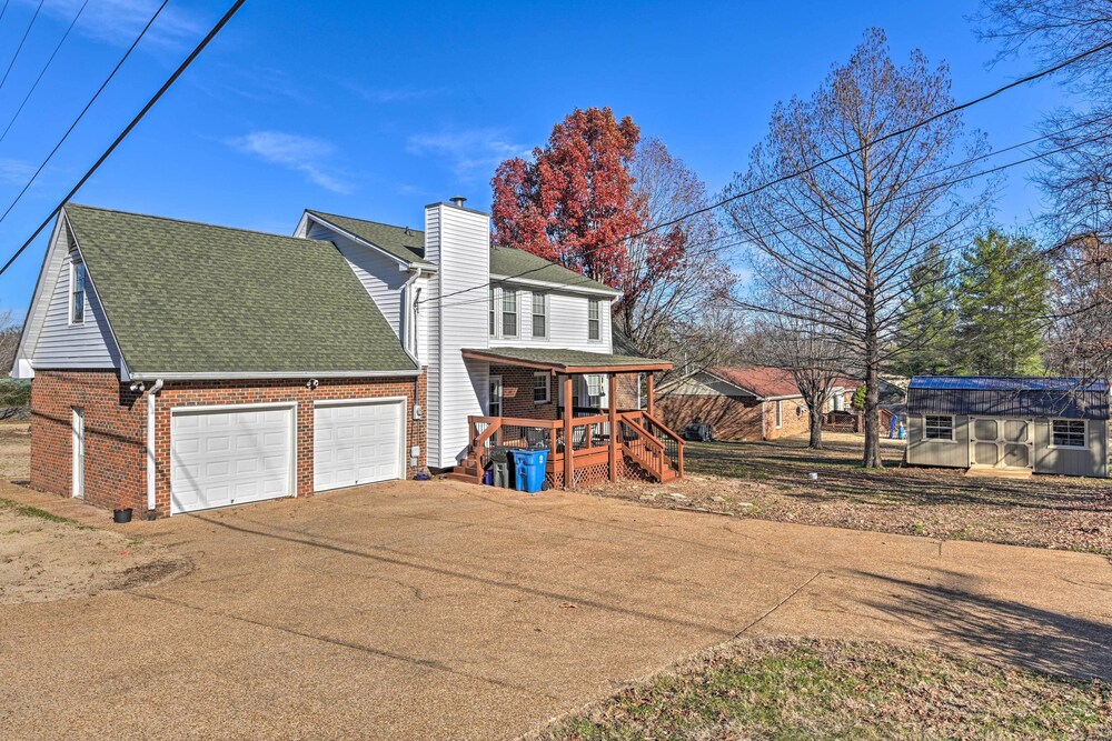 Spacious Mt Juliet Home w/ 1 Acre Yard! view 4
