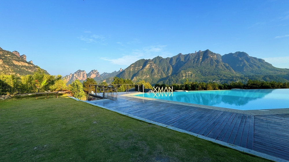 XMAN Sunrise Peaks Resort--Sky Mirror Infinity Pool