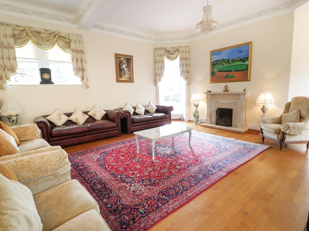 Auchentroig House