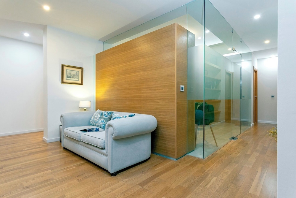 Exclusive Apartment 5BD in Seville. Carlos V