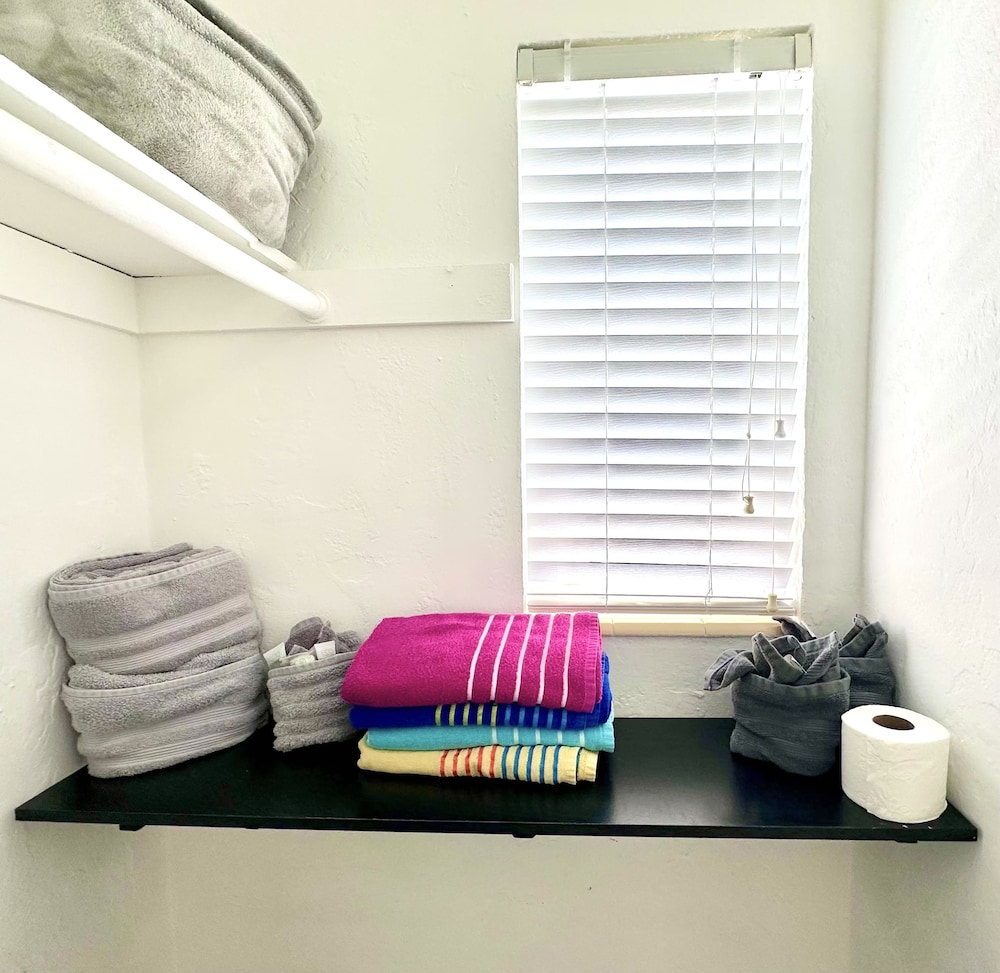 Southwinds Inn 7 for 4 Guests Close to the Beach