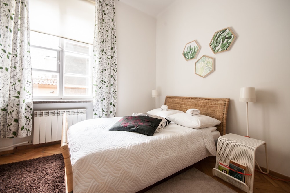 Elegant Apartment Old Town V view 2
