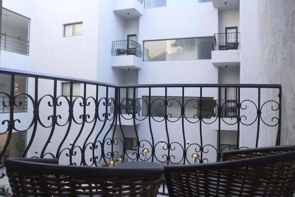 Palm Gate Hotel Suites