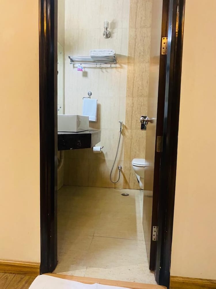 Hotel Amazone Residency DLF Phase 3
