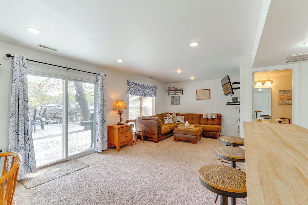 Balcony & Fire Pit: Home on Lake of Ozarks!
