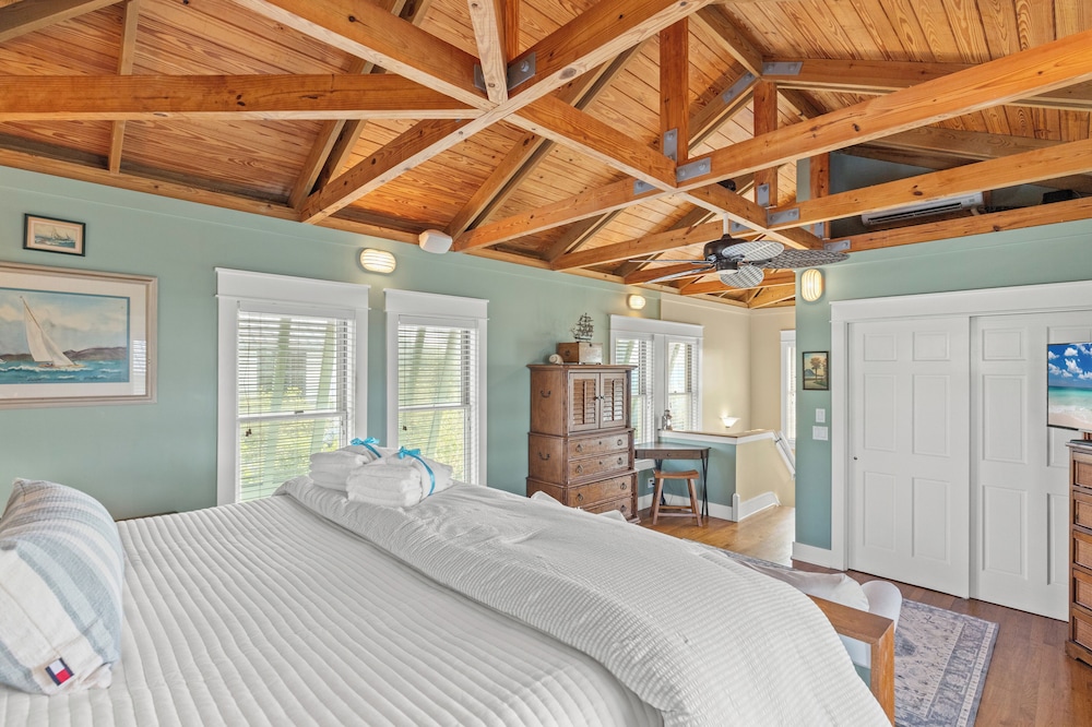 Seabatical! 3BR 2BA Coastal Retreat for 8 Relax, Unwind, and Recharge