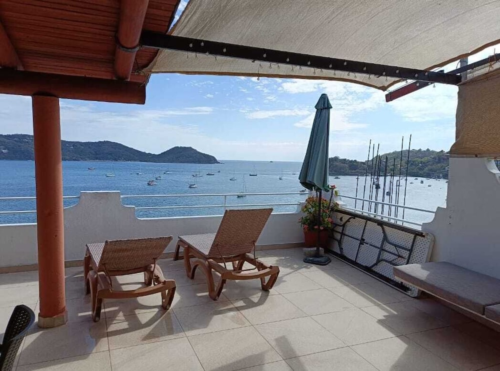 casa adriana zihuatanejo